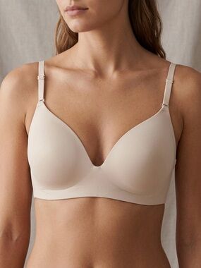Victorias Secret 34C Incredible Wireless Padded Bra Tan Neutral Adjustable